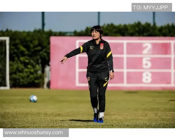 水庆霞重返执教岗位上海女足新任主教练展现光明前景